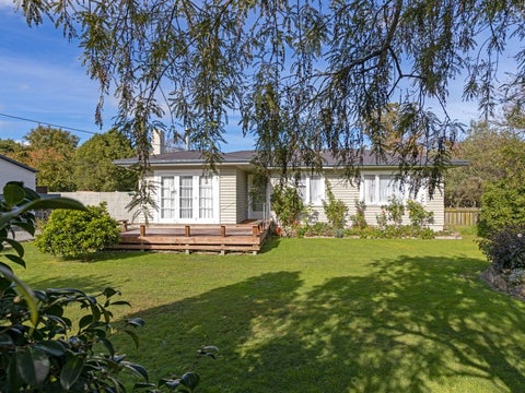 455 High Street South, Carterton