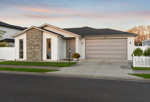 45 Johns Creek Crescent, Silverdale, Silverdale