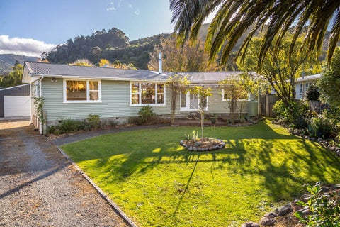 9 Card Crescent, Featherston