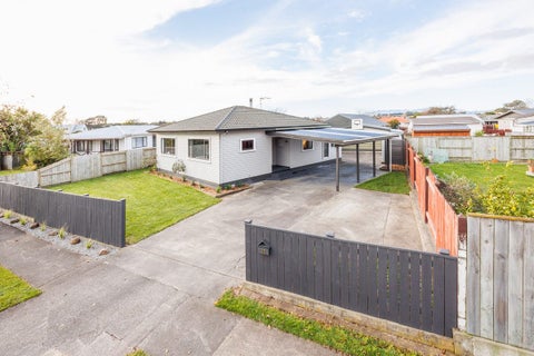 15 Suzanne Grove, Kelvin Grove, Palmerston North