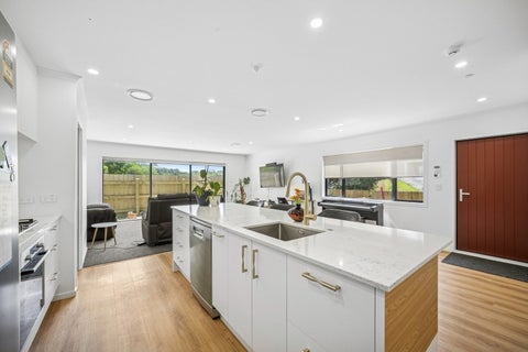 18 Lyndfield Lane, Newlands, Wellington