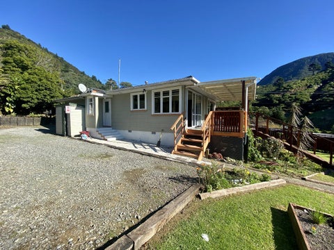 6 Angle Street, Picton