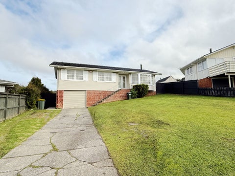 69 La Rosa Street, Green Bay, Auckland