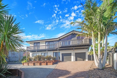 16 Flagstaff Place, Massey, Auckland