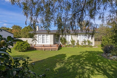 455 High Street South, Carterton