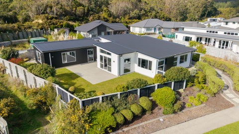 22 Banks Boulevard, Whitby, Porirua