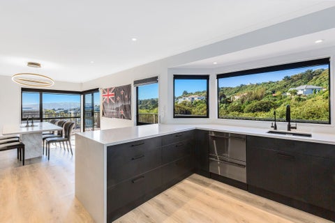 8 Glengavel Grove, Papakowhai, Porirua