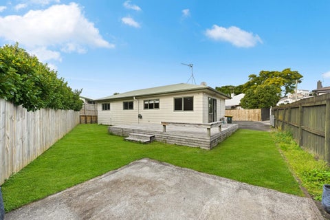 24B Livingstone Avenue, Nawton, Hamilton