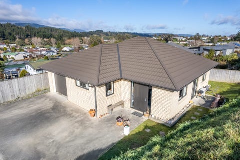94 Sunstone Crescent, Timberlea, Upper Hutt