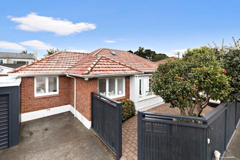 2/17 Milford Road, Milford, Auckland