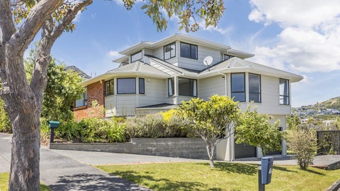 37 Saunders Close, Whitby, Porirua