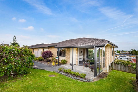 27/197 Royal Road, Massey, Auckland