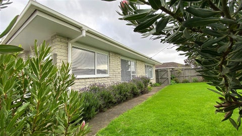1/141 Chivalry Road, Glenfield, Auckland