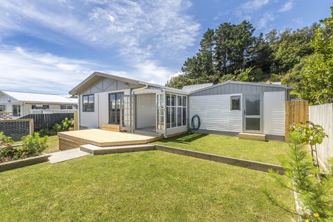 6 Bobstay Lane, Whitby, Porirua