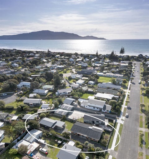 32 Eruini Street, Waikanae Beach, Waikanae