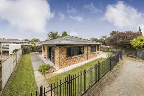 11A Johnson Street, Bulls