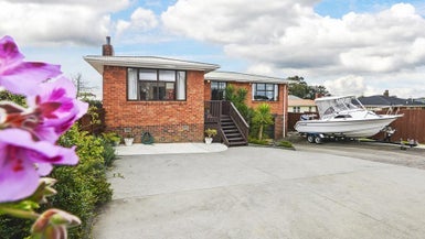 5 Bradbury Road, Botany Downs, Auckland