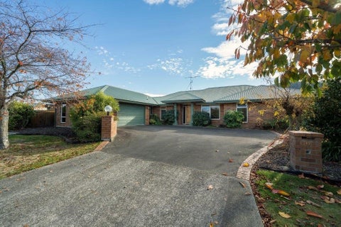 17 Whiting Drive, Wakefield