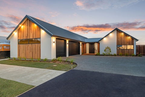 82 Whitehorn Drive, Lincoln, Lincoln
