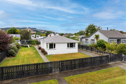 37 Dryden Street, Milton