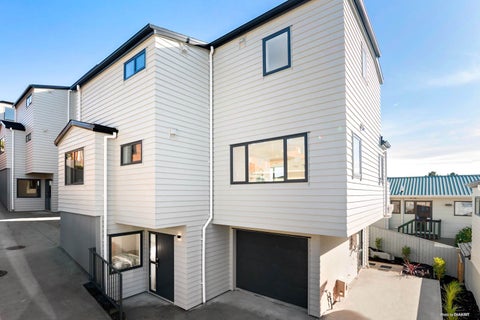 10B Woodall Place, Totara Vale, Auckland