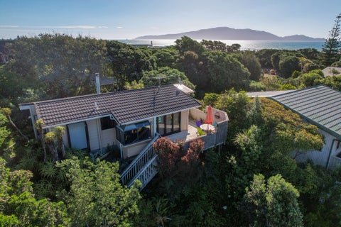14 Hughes Street, Waikanae Beach, Waikanae