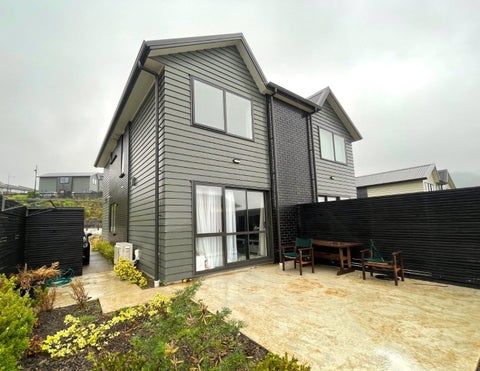 4 Turtleback Avenue, Whitby, Porirua