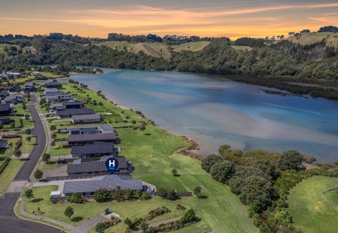 2 Admiral Drive, Cooks Beach