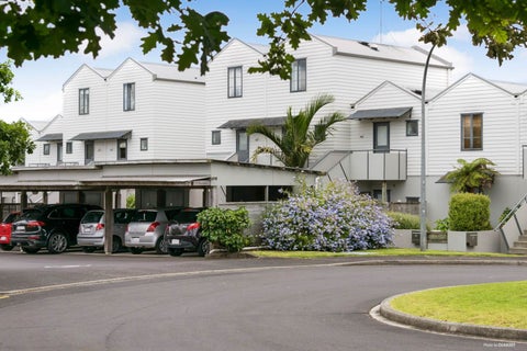 13/5 Carolina Place, Albany, Auckland
