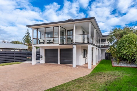 36 Eruini Street, Waikanae Beach, Waikanae