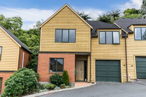 38 Futuna Close, Karori, Wellington