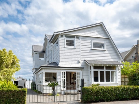 12 Lighthouse Road, Bluff Hill, Napier