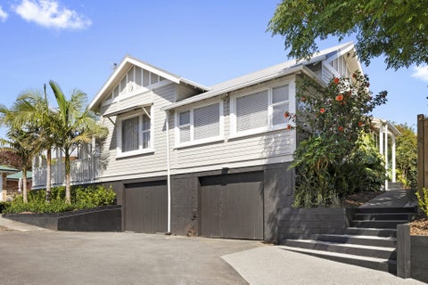 32 Waiwaka Terrace, Strandon, New Plymouth