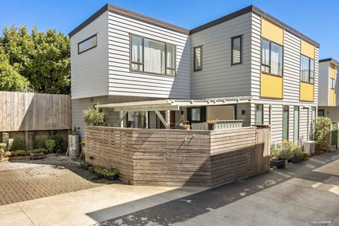 6/4 Edgerton Road, Te Atatu Peninsula, Auckland