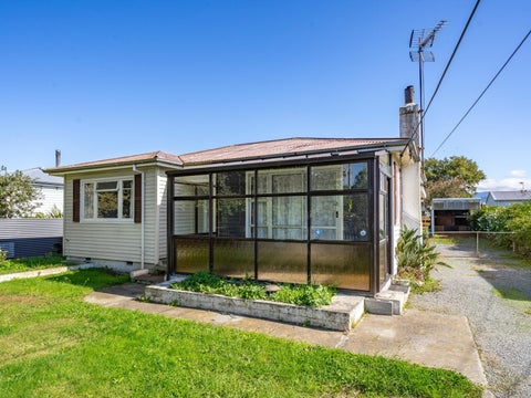 412 High Street South, Carterton