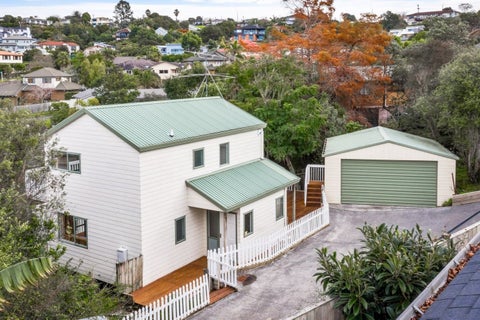 32A Deverell Place, Northcross, Auckland