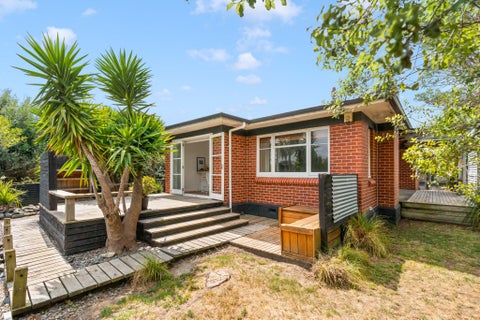 12 Cambridge Road, Martinborough