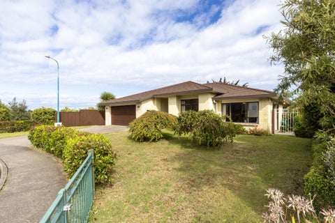 196 Milne Drive, Paraparaumu