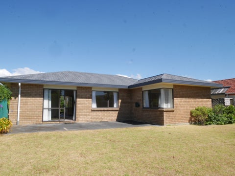 125 Queens Road, Waikanae Beach, Waikanae