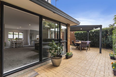 2/39 Oliver Street, Point Chevalier, Auckland