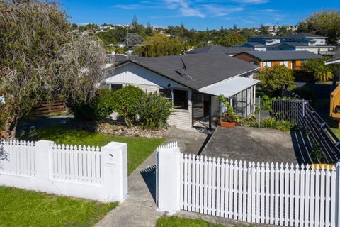 9 McHardy Place, Glenfield, Auckland