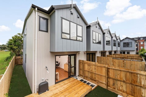 30 Smythe Road, Henderson, Auckland