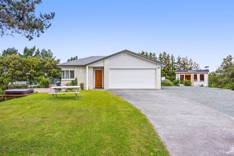 233 Whitehills Road, Silverdale