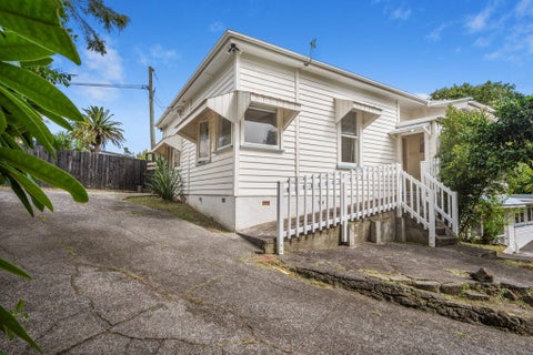 17 Awaroa Road, Sunnyvale, Auckland