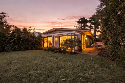 50 Marine Parade, Mellons Bay, Auckland