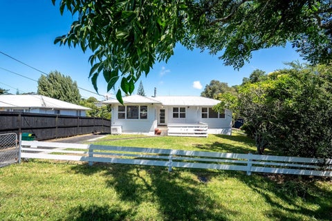 36 Peach Road, Glenfield, Auckland