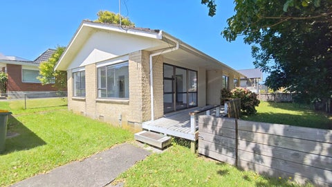 2/12 Kaipatiki Road, Glenfield, Auckland