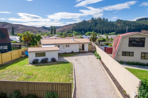 8 Lord Auckland Road, Wakefield