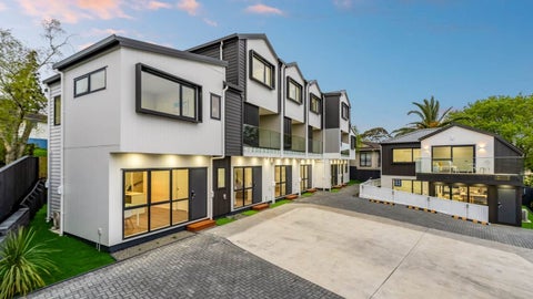 16F Saint Catherine Crescent, West Harbour, Auckland