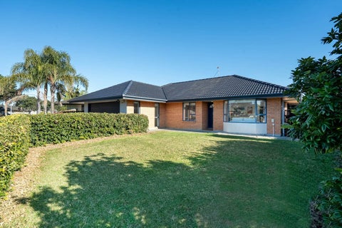 10 Frank Bunce Grove, Flat Bush, Auckland